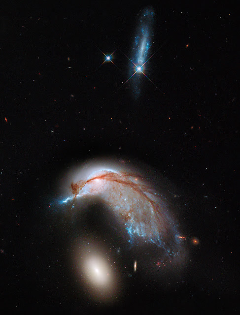 Colisão entre as galáxias NGC 2936 e NGC 2937