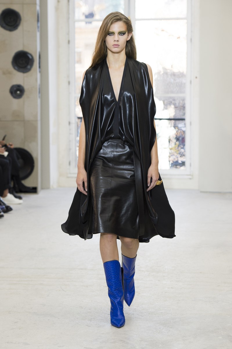 Louis Vuitton Spring Summer 2017 louis-vuitton-spring-summer-2017, louis-vuitton-SS17, #LVSS17, #louisvuitton, instagram-louis-vuitton, nicolas-ghesquière, nicolas-ghesquière-louis-vuitton, jw-anderson-louis-vuitton, dress-louis-vuitton, robe-louis-vuitton, iphone-case-louis-vuitton, iphone-case-la-petite-malle, iphone-case-petite-malle, coque-louis-vuitton, case-louis-vuitton, sac-louis-vuitton, louis-vuitton-place-vendome