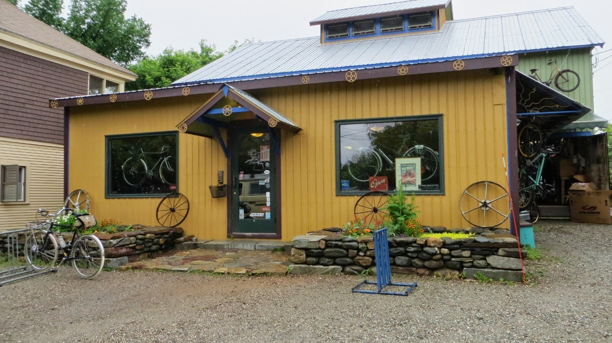 biciak Glenn Eames' Old Spokes Home in Burlington, Vermont