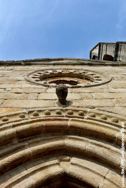 Detalle puerta Sta Maria del Azogue