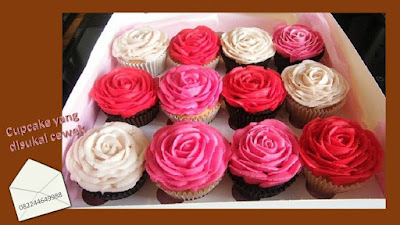 Cupcake yang disukai anak perempuan adalah tema bunga Cupcake yang disukai anak perempuan adalah tema bunga