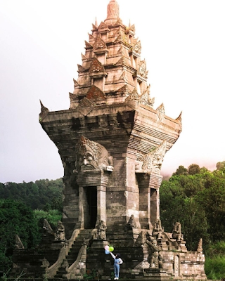 Kemegahan Candi Jawar peninggalan kerajaan Majapahit. Foto oleh @tiikaatikoo Kemegahan Candi Jawar peninggalan kerajaan Majapahit. Foto oleh @tiikaatikoo