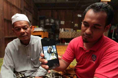 "Mak ayah banyak diam, akan menangis bila sebut nama arwah" - Luahan abang anggota TLDM yang mati dalam tahanan