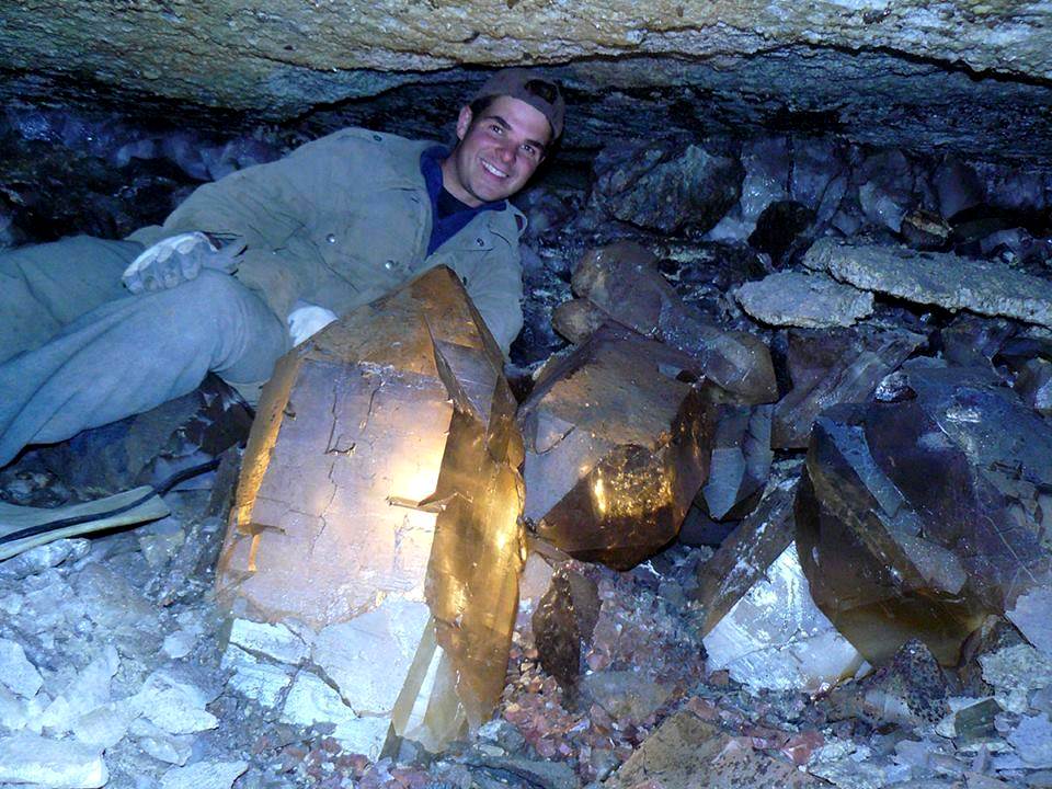 'Quartz' Crystals at Earth's Core Power Its Field