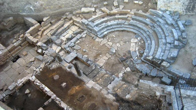Pebble mosaic dating to 4th century BC discovered in northwestern Greece Pebble mosaic dating to 4th century BC discovered in northwestern Greece