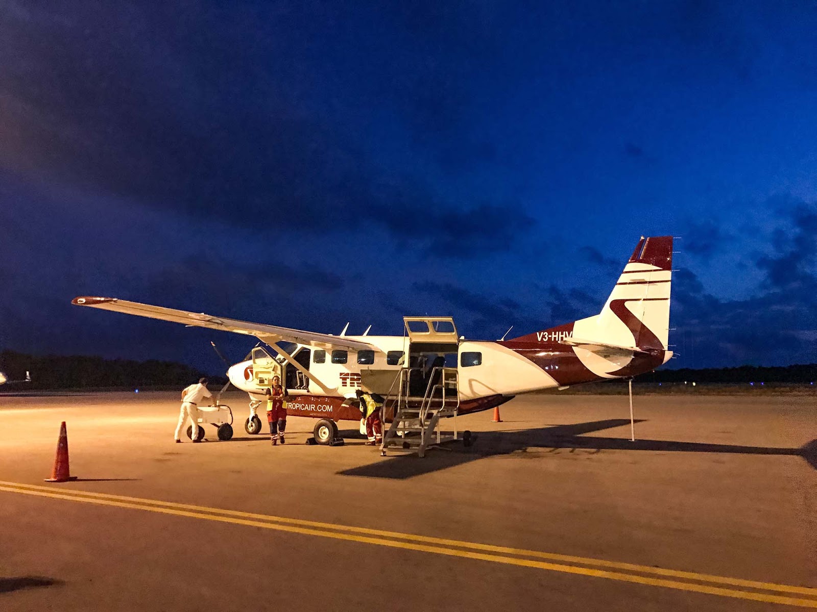 tropic air flight into belize