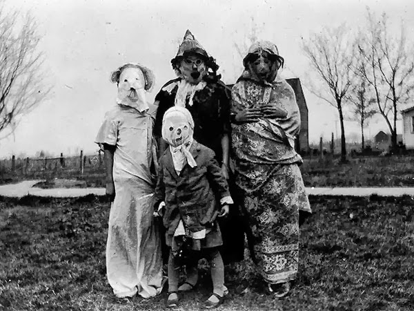 Crazy Halloween Outfits from The Past 2