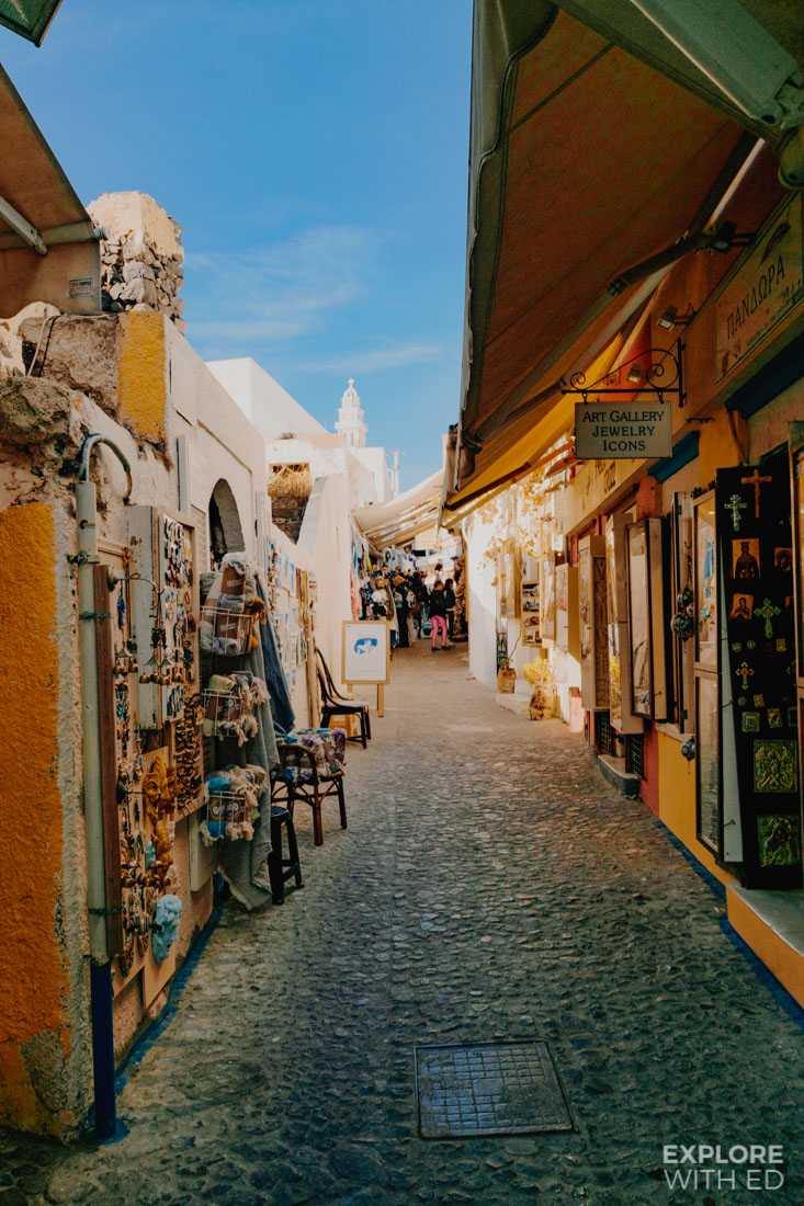 Art Gallery and shops in Fira