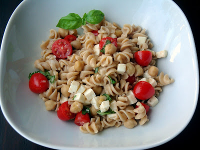 pasta with grape tomatoes and mozzarella