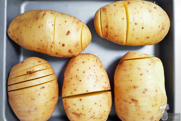 Patatas al horno con queso estilo Hasselback