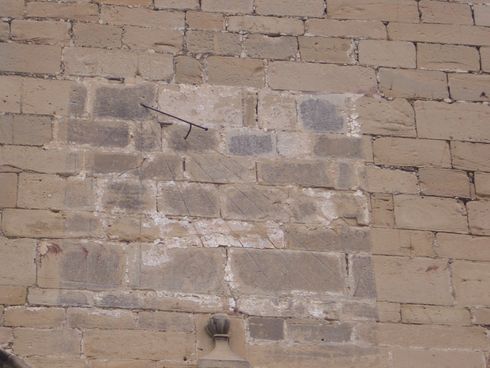 Detalle del reloj solar en la iglesia de Beceite