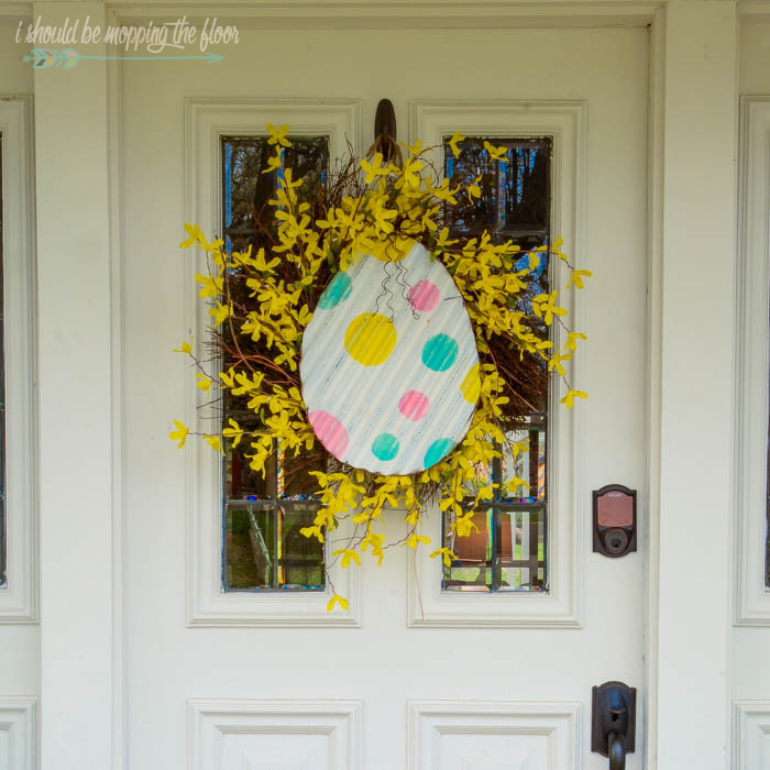 Upcycled Easter Door Decor | Thrift store finds can make the perfect seasonal decor! This post is filled with lots of thrift store Easter ideas.