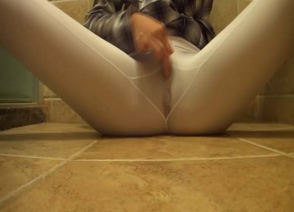 Extreme creamy squirt in leggings.