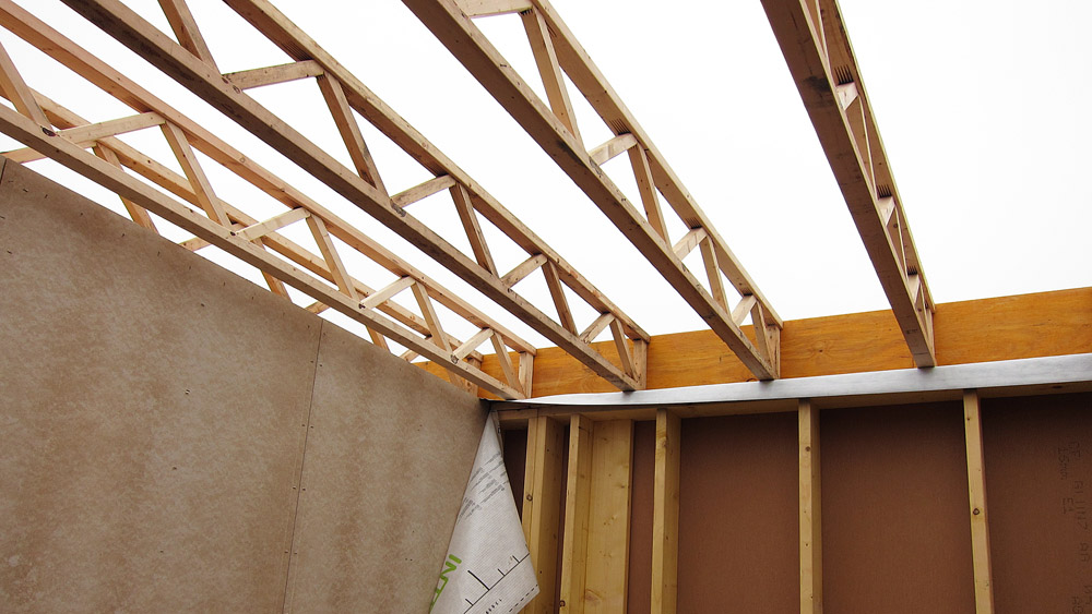 Construire en bois au pays de la pierre bleue Pose des poutres treillis