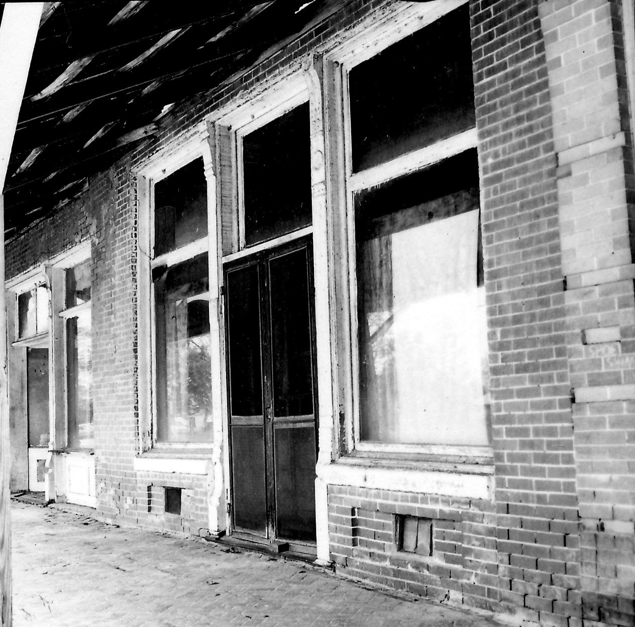 IMAGES OF OUR PAST DOWNTOWN KITE, CA. 1960, BY IRENE R. CLAXTON