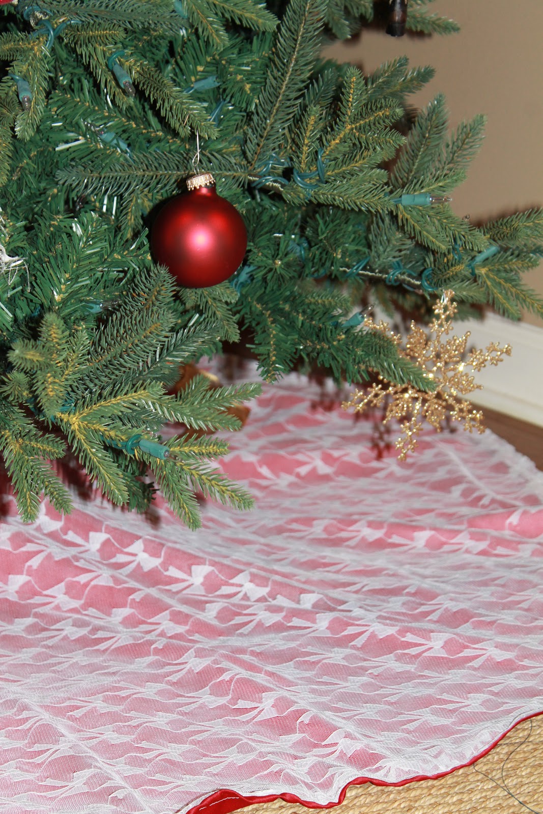 Seamingly Smitten TUTORIAL How to Sew a Christmas Tree Skirt lace