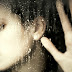 Foto Sad Lonely Girl in Rain
