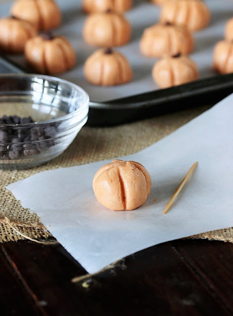 How to Make Peanut Butter Pumpkins Image
