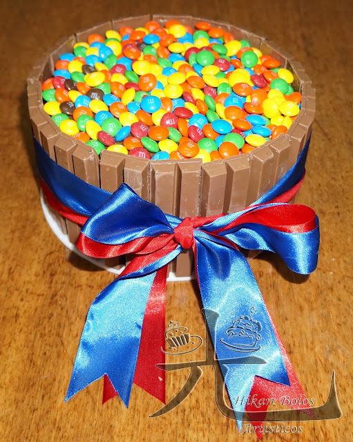 Bolo KitKa / M&M Hikari Bolos Artísticos