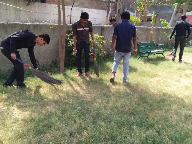 Liquor House conducts a cleanliness drive at Angel Mall Liquor House conducts a cleanliness drive at Angel Mall
