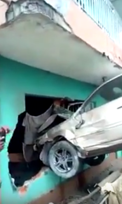 Photos/Video: Car rams into residential building in a freak accident at Yaba