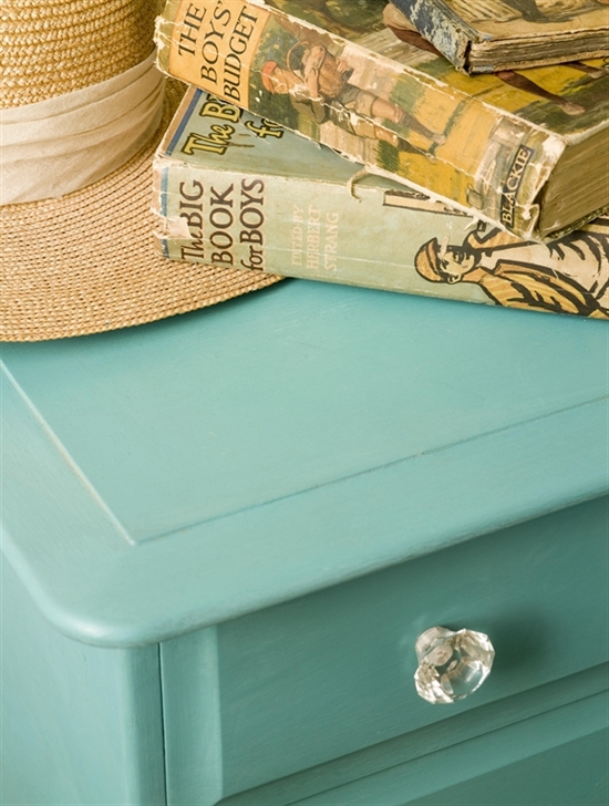 Lee Caroline A World of Inspiration Chalk Paint™ decorative paint by