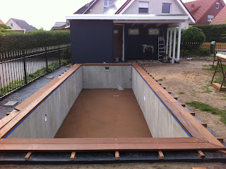 MyPool33: Holz am Pool