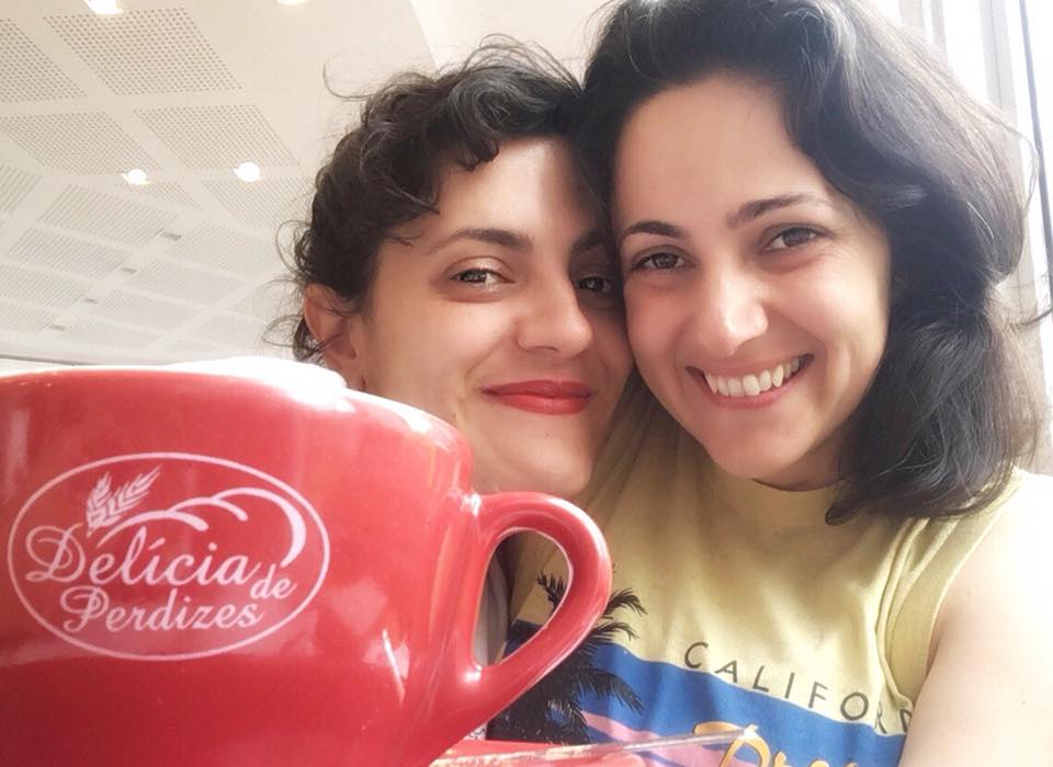 Casal sofre ataque lesbofóbico em padaria de São Paulo e desabafa Casal sofre ataque lesbofóbico em padaria de São Paulo e desabafa