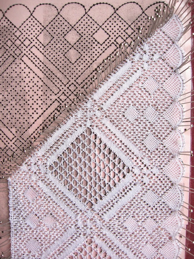 foto 7 inicio de un pañuelo de novia de encaje de bolillos