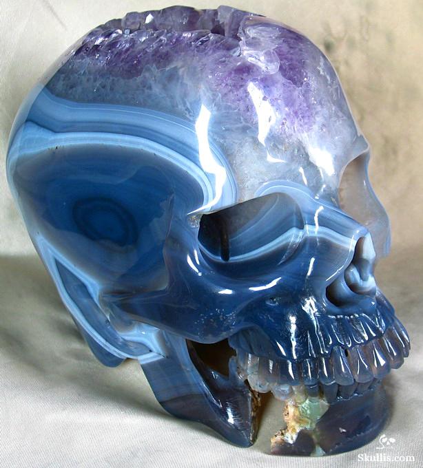 07-Amethist-and-Agate-Skullis-Crystal-Skulls-Gemstone-Sculptures-and-Jewelry-www-designstack-co
