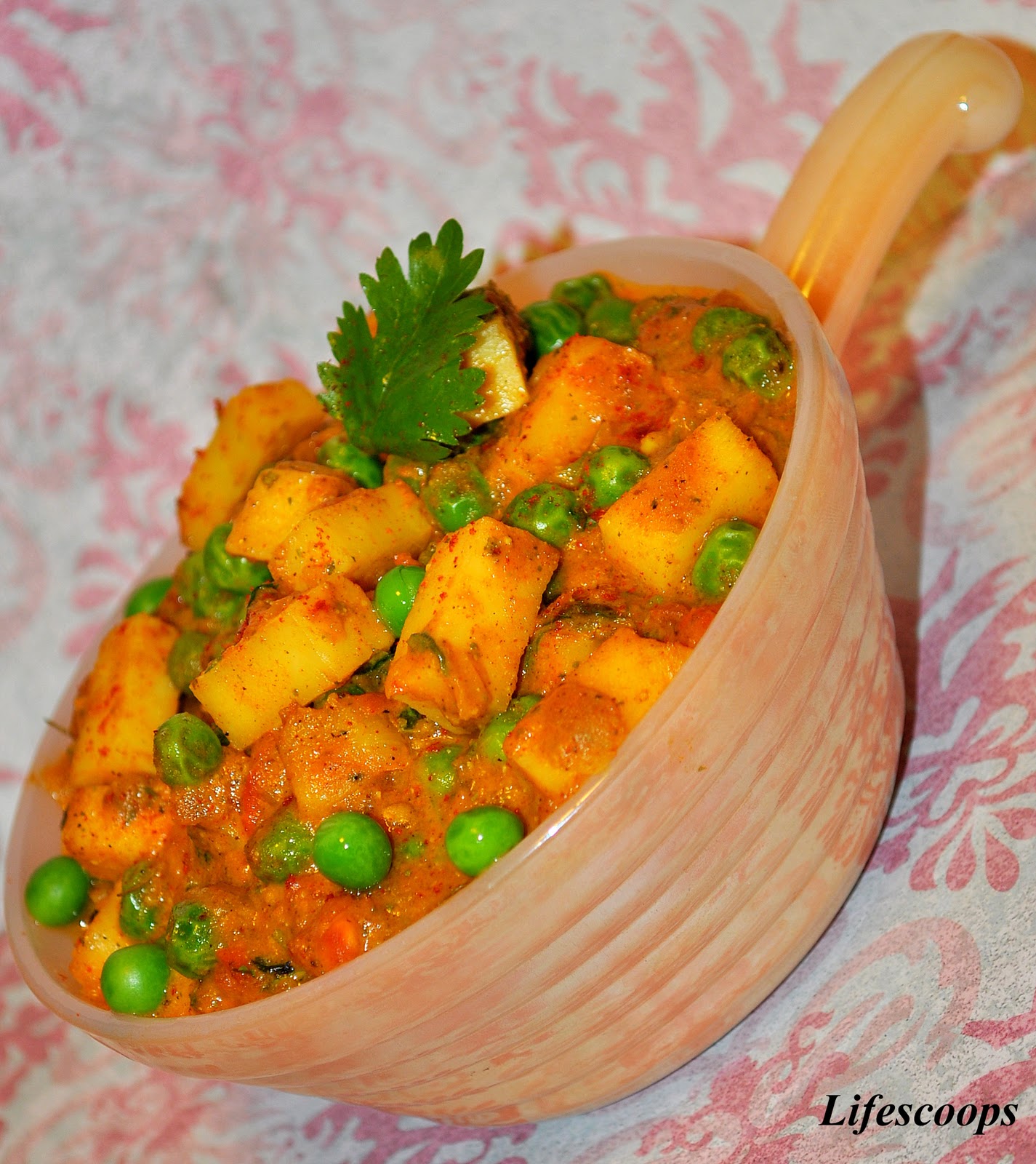Life Scoops Mutter Paneer with Almond Paste (Green Peas with Indian
