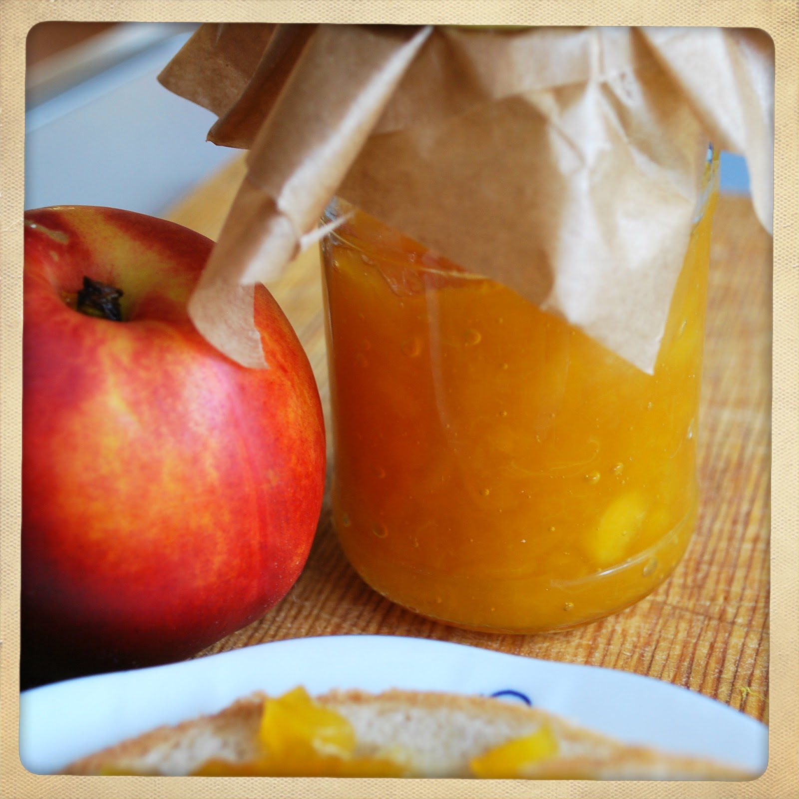 Pola Lola homemade with love dżem z nektarynek z miodem nectarine