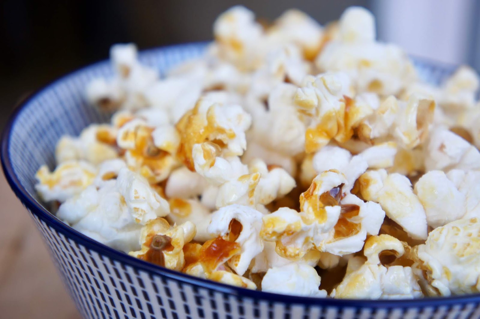 Rezept für selbstgemachtes Popcorn wie im Kino ohne Maschine/Mikrowelle ...