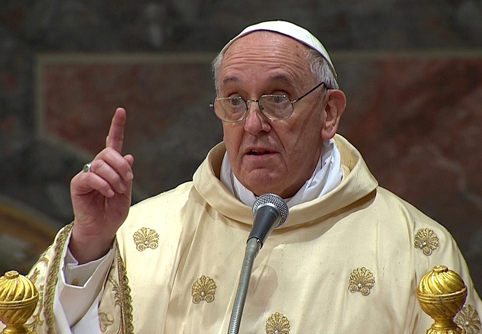 Dolce aggressivo e bastardo the original Per qualcuno è uno scandalo Il Papa non guarda la Tv