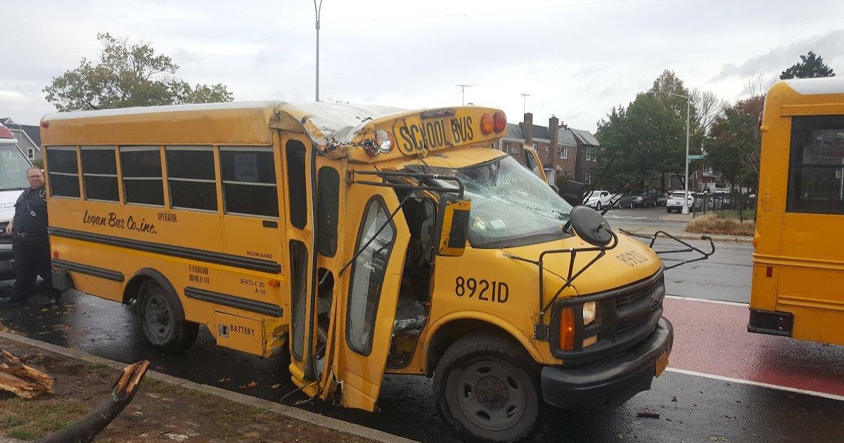 заброшенный школьный автобус. желтый школьный автобус сша. страшный школьный автобус. реклама на автобусах. жёлтый школьный автобус.