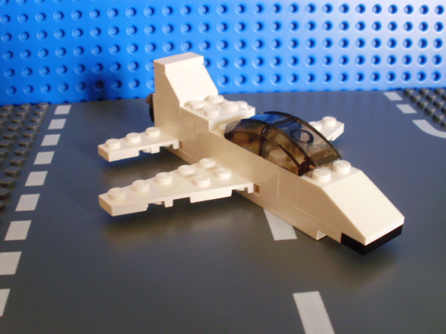 MOC LEGO Avião a jato
