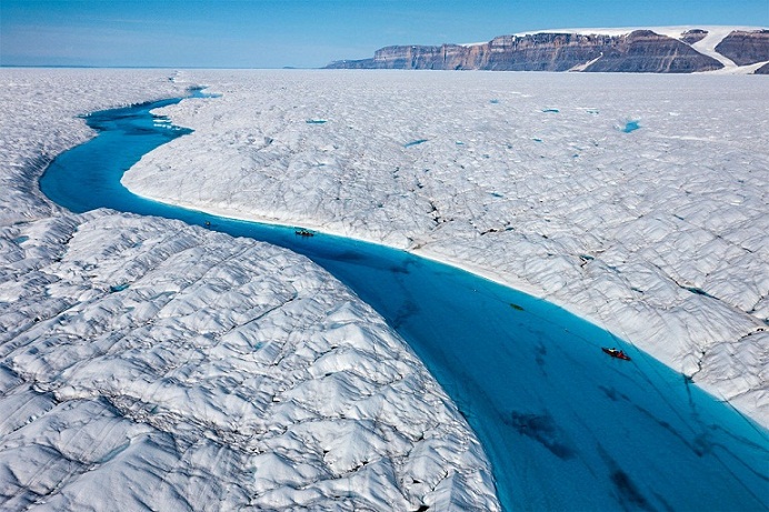 Blue River, Pemandangan Menakjubkan di Greenland Blue River, Pemandangan Menakjubkan di Greenland