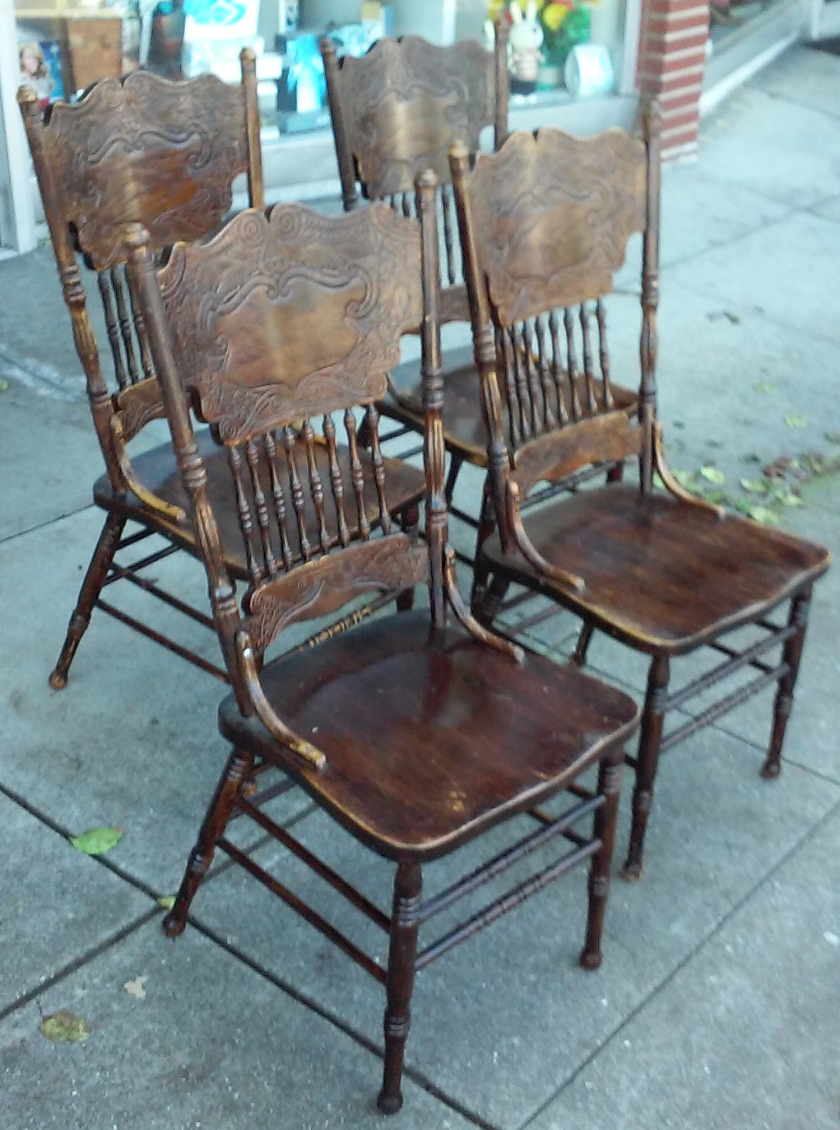 Uhuru Furniture Collectibles Sold Set Of 4 Oak Pressed Back