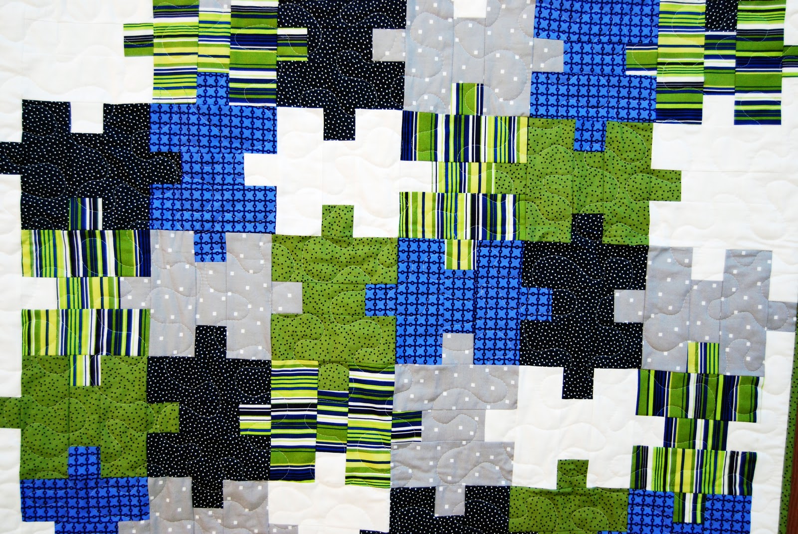 Linz Sews Puzzle Quilt all done!