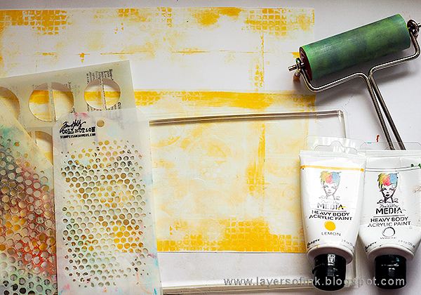 Layers of ink - Gel Printed Circle Background by Anna-Karin Evaldsson