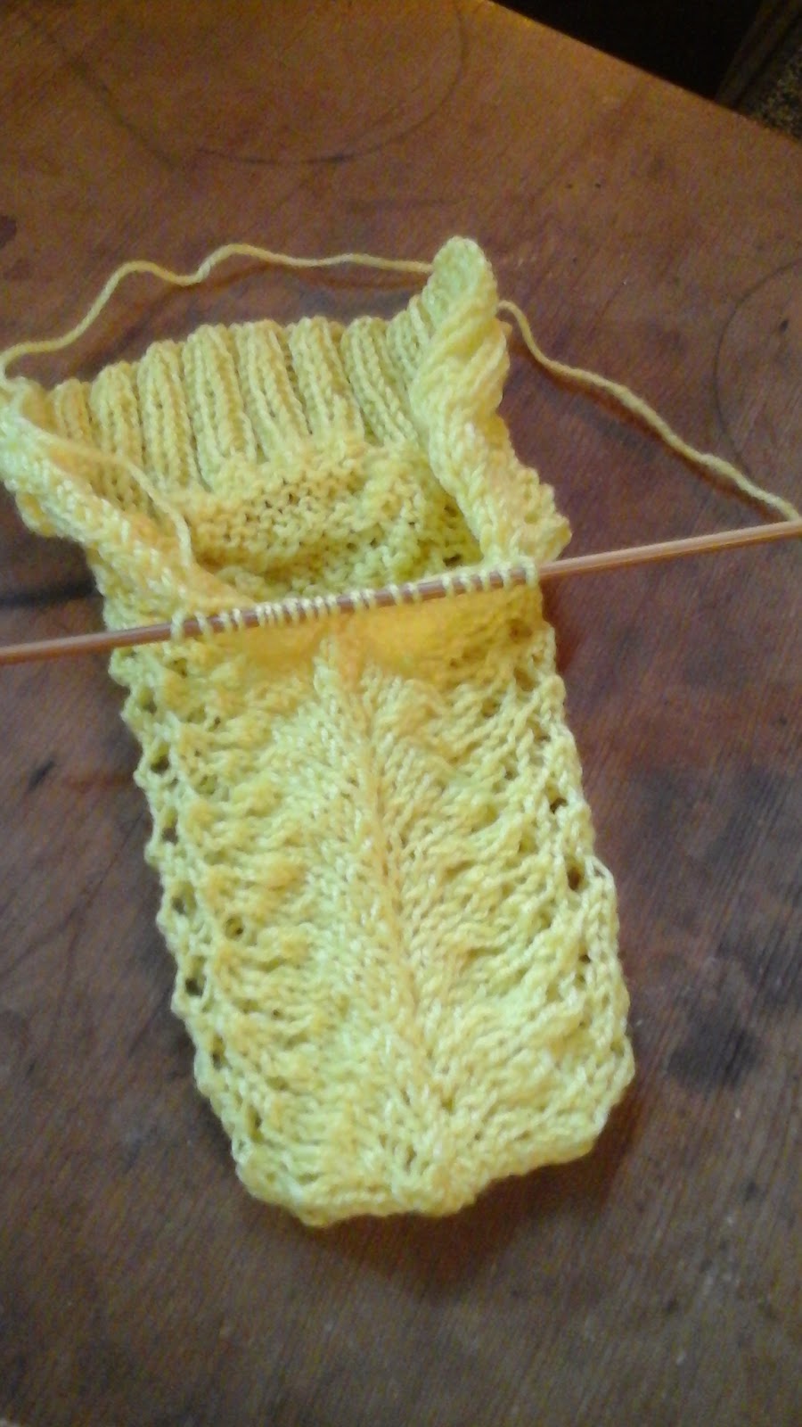 Free Pattern: Flutter-Your-Fan Two-Needle Mittens