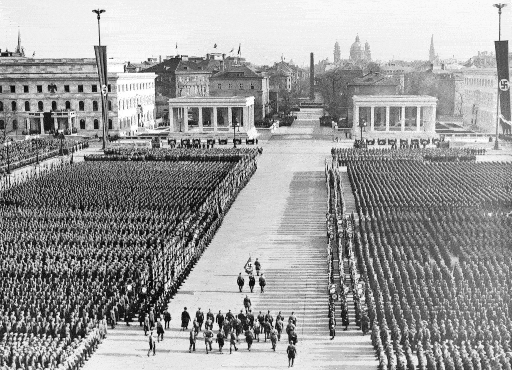 GIF: Königsplatz 1936 and today