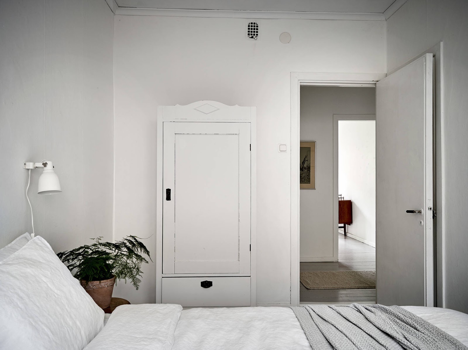 Living in Style: The Elegance of Leather in Contemporary Home Design
