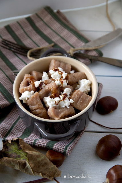 gnocchi di castagne con ricotta di capra e vinaigrette al cioccolato