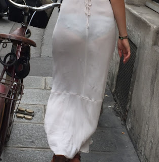 Preciosa mujer con vestido entallado y transparente Preciosa mujer vestido entallado transparente