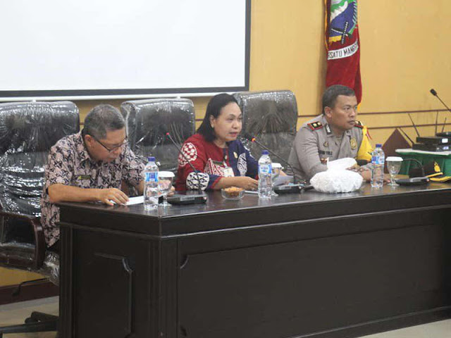 Pemkot Ambon Gelar Sosialisasi Saber Pungli bagi Aparat Negeri dan Kepsek Pemkot Ambon Gelar Sosialisasi Saber Pungli bagi Aparat Negeri dan Kepsek