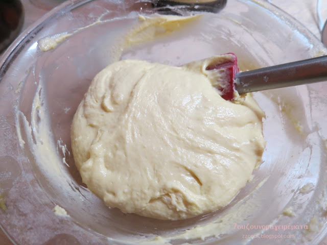 Αφράτες και ελαφριές τηγανίτες γιαουρτιού για να φαγωθούν με τυριά, μέλι ή και μαρμελάδα 8