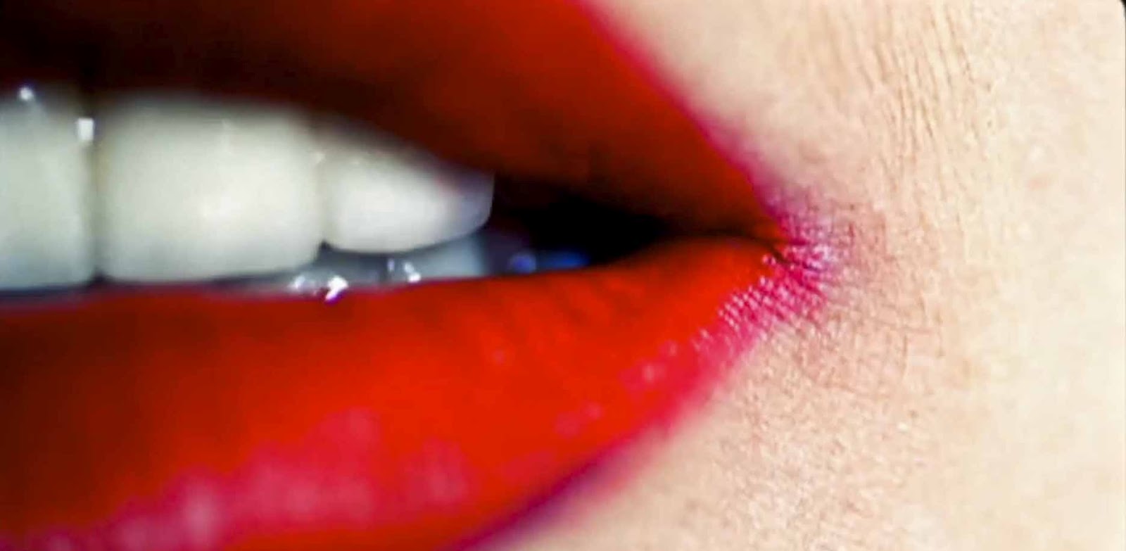 http://4.bp.blogspot.com/-d98Z69kxYcg/T7_r6JJleOI/AAAAAAAABg8/6UdEVSiW5qw/s1600/Lady-Gaga-Red-Lipstick.jpg