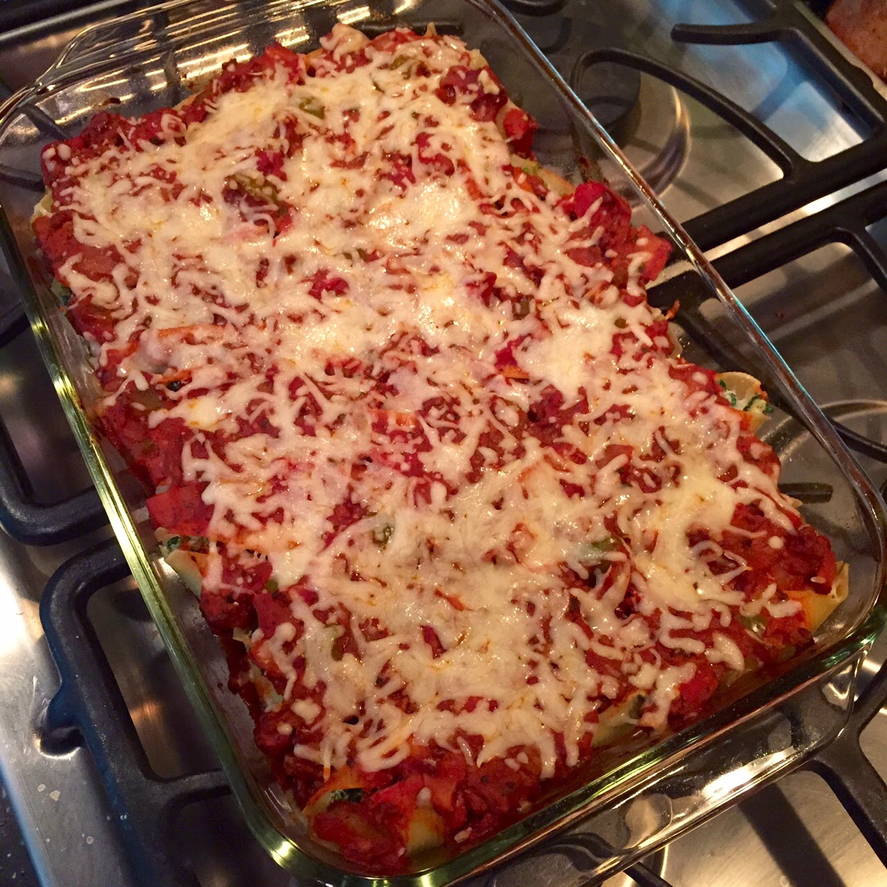 Tasty and (Mostly) Healthy Recipes: Spinach Stuffed Shells with Meat Sauce
