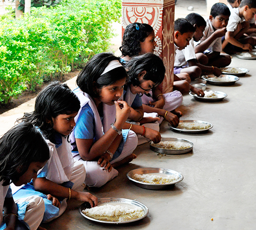 Mid day meal in Maharashtra